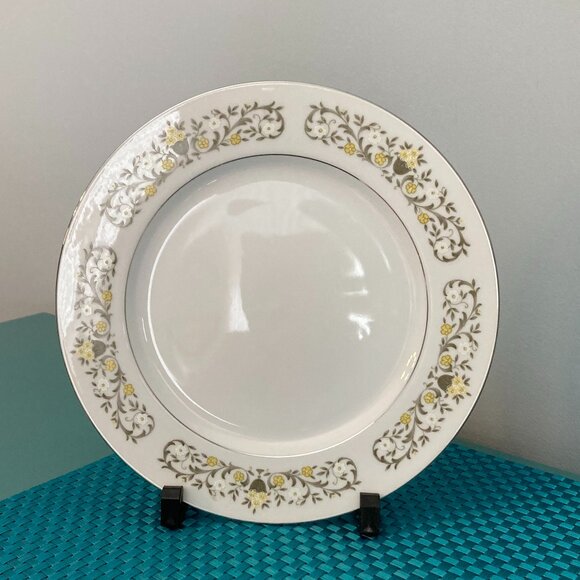Sterling Fine China, Japan, Florentine White and Yellow Flowers 1 Dinner Plate - Picture 1 of 8